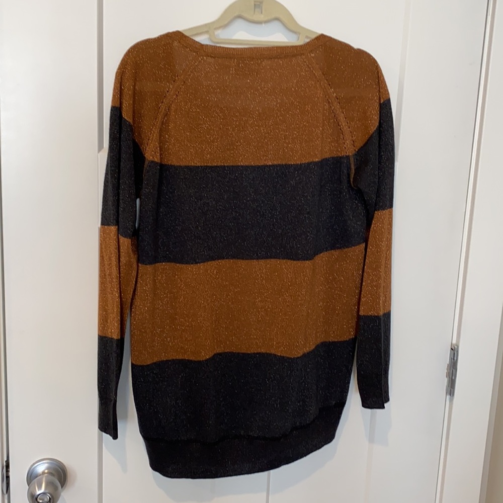 Women’s Size Medium Shimmer Top - Picture 5 of 6
